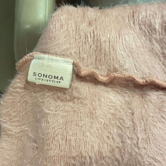 Sonoma Lifestyle super soft pink scarf wrap neck wrap - Picture 2 of 3